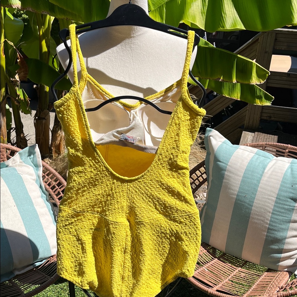 VINTAGE JANTZEN Yellow Textured Swimwear with Embroidered Logo - Picture 3 of 5